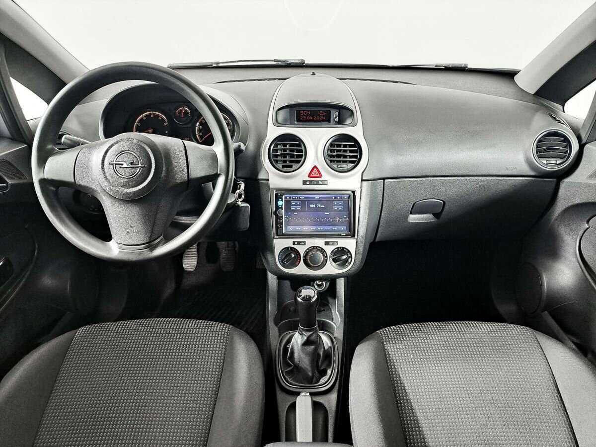 Opel Corsa с пробегом — 2006 год. Фото: #9