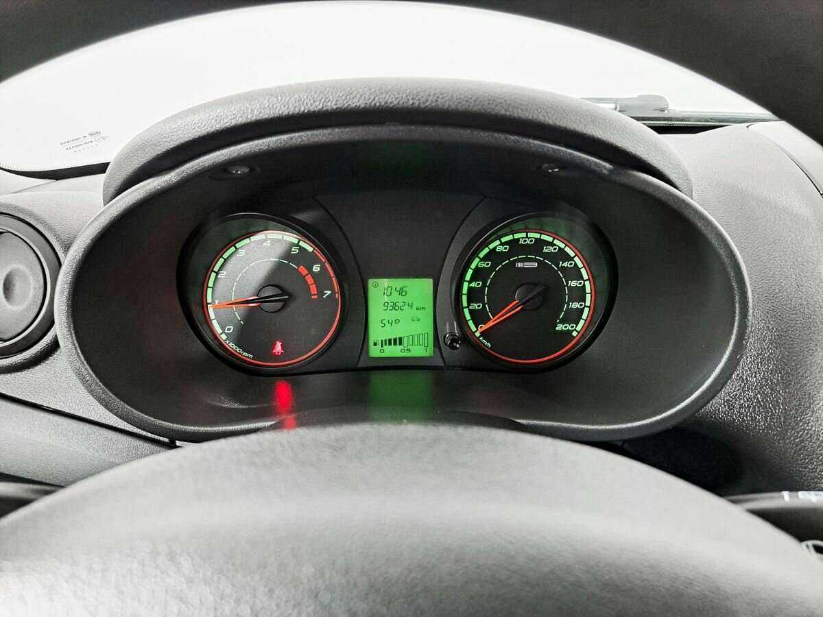 Lada (ВАЗ) Kalina с пробегом — 2015 год. Фото: #10