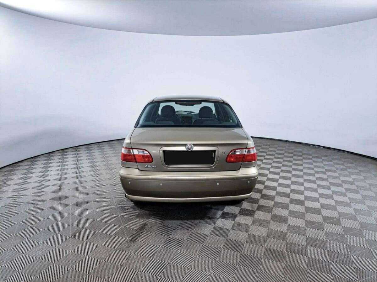 Fiat Albea с пробегом — 2010 год. Фото: #5