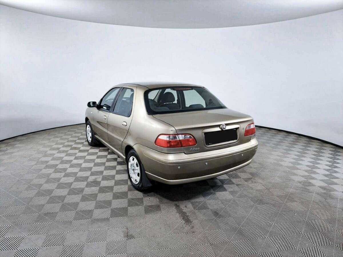 Fiat Albea с пробегом — 2010 год. Фото: #6