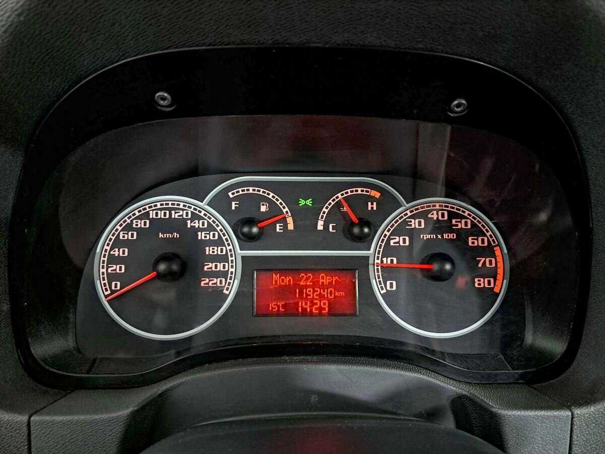 Fiat Albea с пробегом — 2010 год. Фото: #10