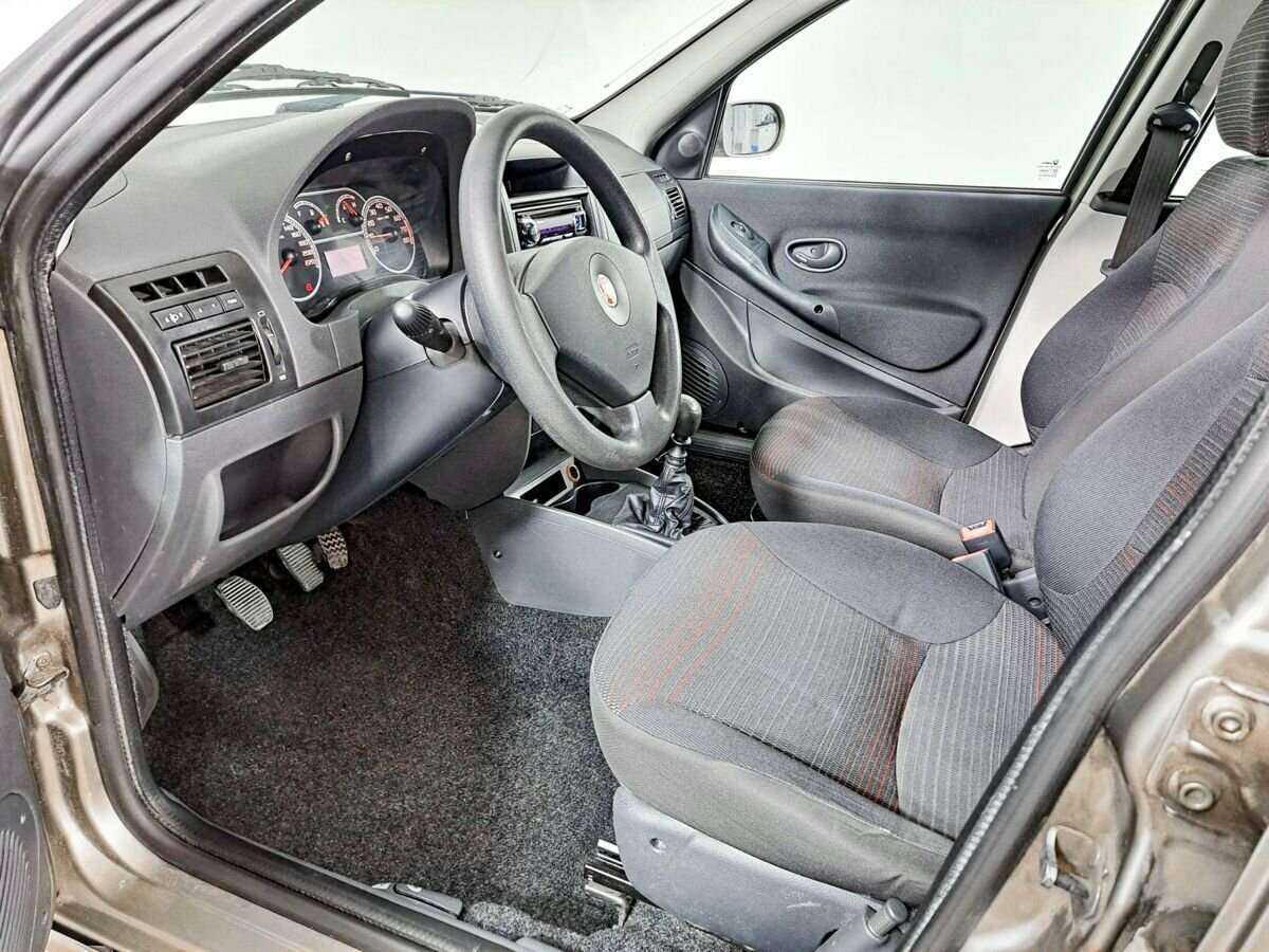 Fiat Albea с пробегом — 2010 год. Фото: #13