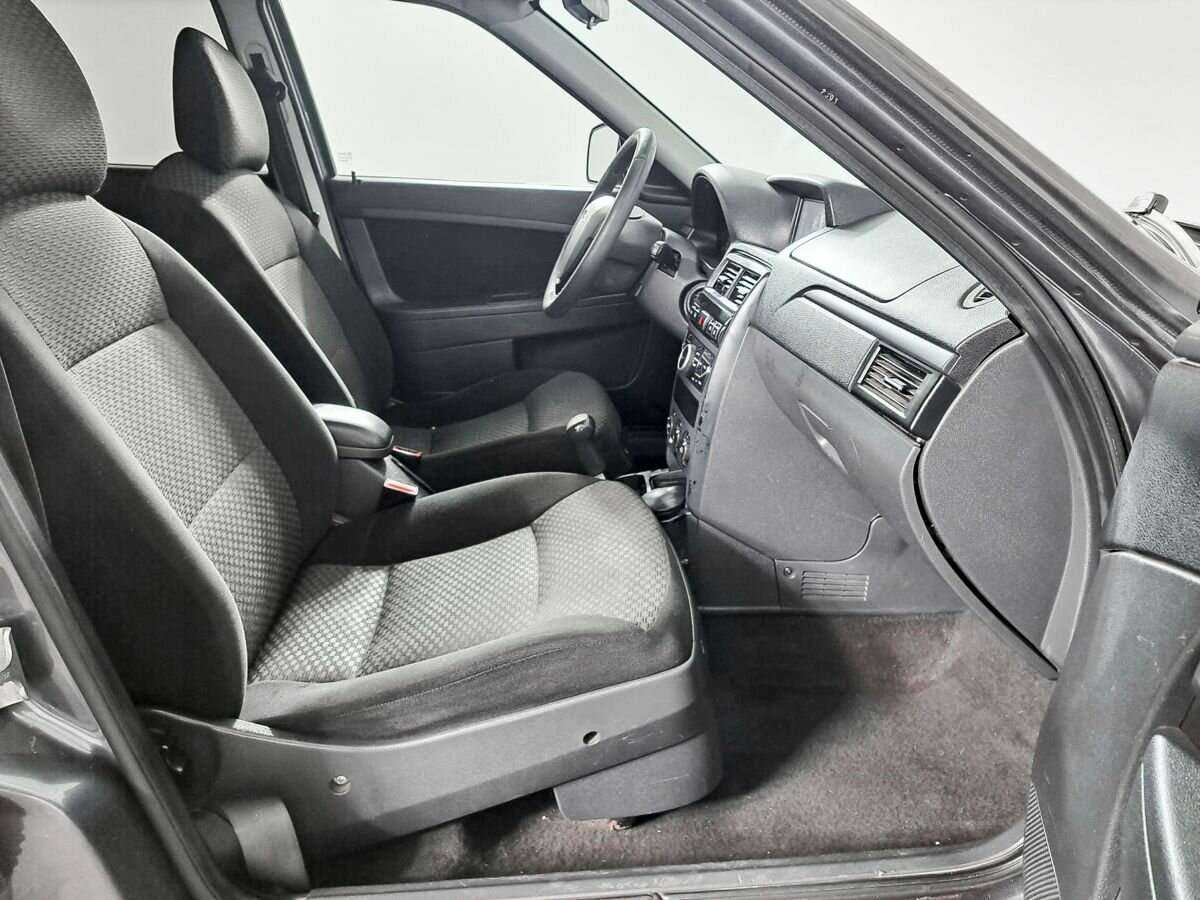 Lada (ВАЗ) Priora с пробегом — 2013 год. Фото: #8