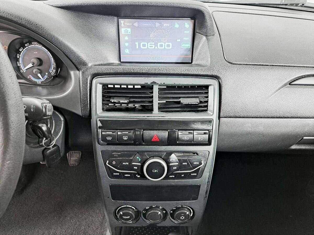 Lada (ВАЗ) Priora с пробегом — 2013 год. Фото: #12