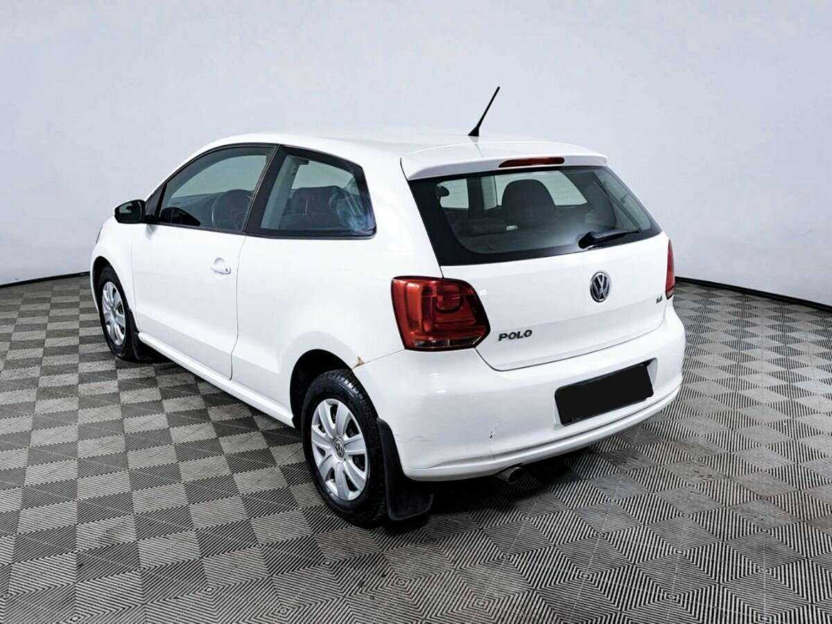 Volkswagen Polo с пробегом — 2012 год. Фото: #6