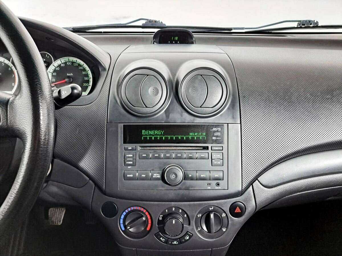 Chevrolet Aveo с пробегом — 2011 год. Фото: #12