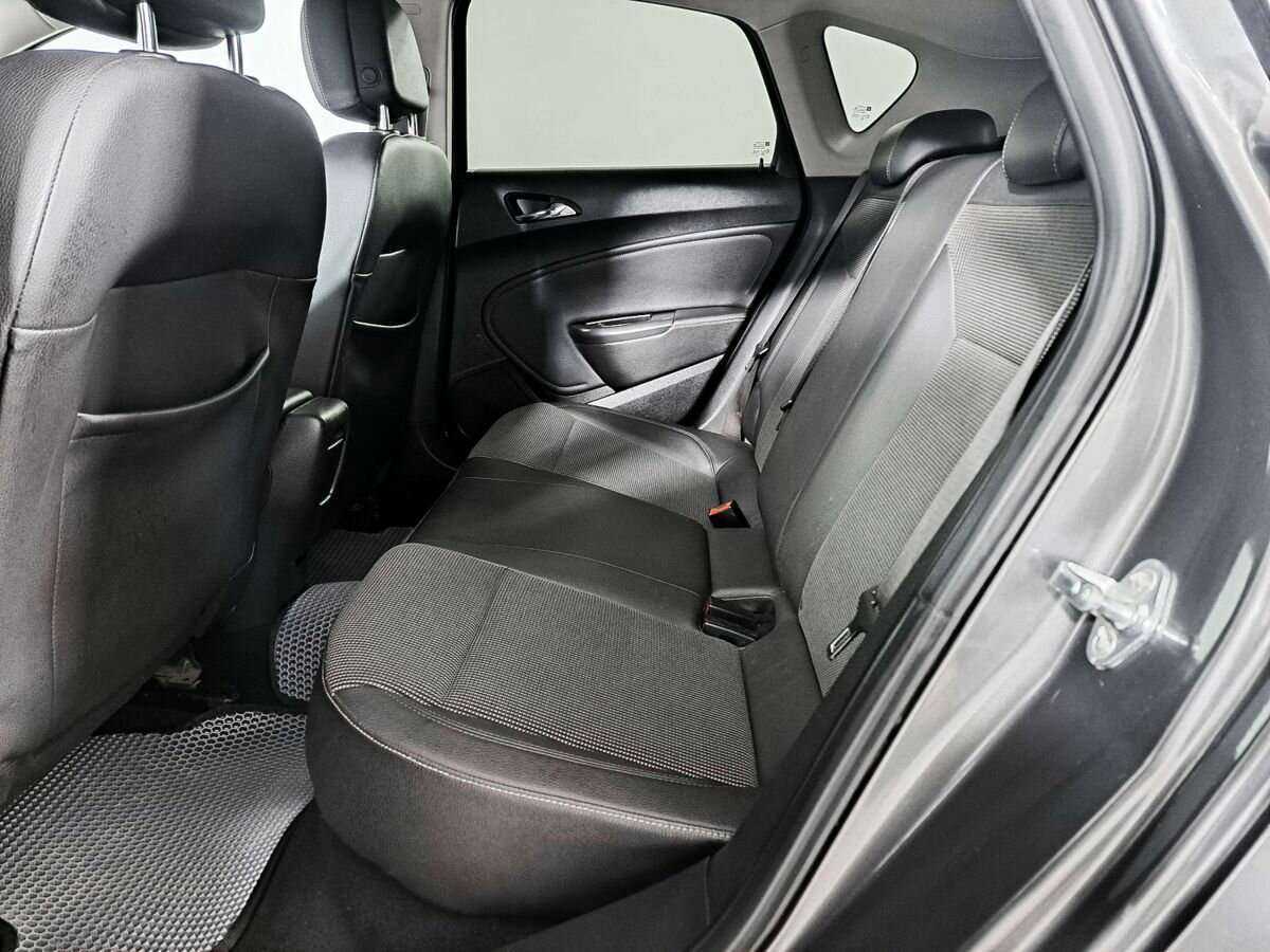 Opel Astra с пробегом — 2011 год. Фото: #11