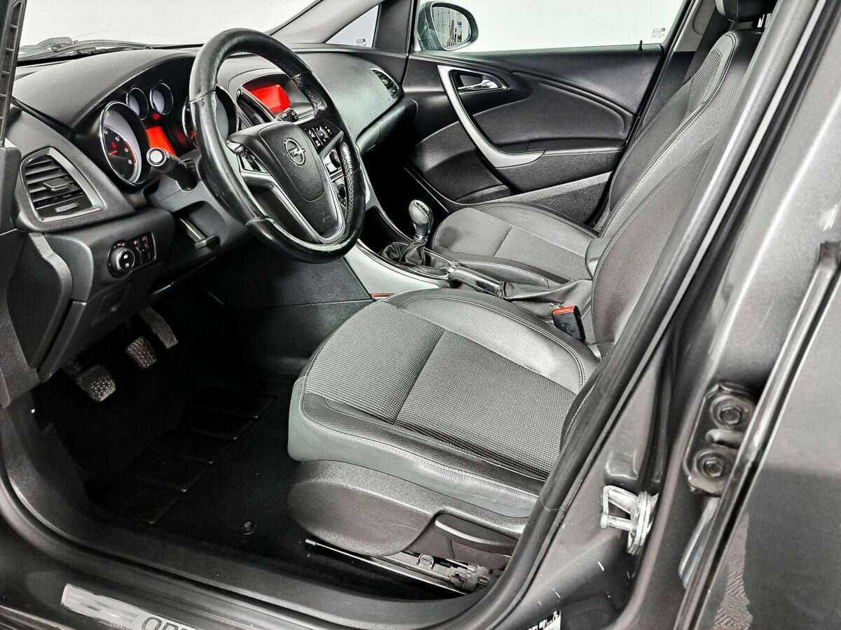 Opel Astra с пробегом — 2011 год. Фото: #15