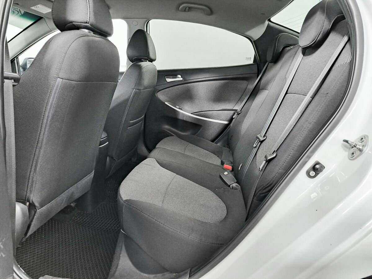 Hyundai Solaris с пробегом — 2013 год. Фото: #11