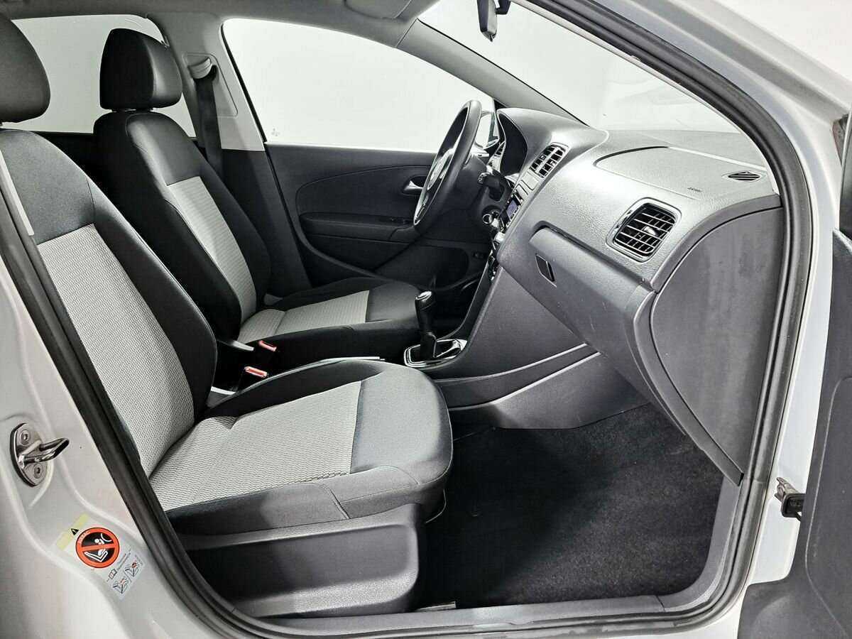 Volkswagen Polo с пробегом — 2011 год. Фото: #8