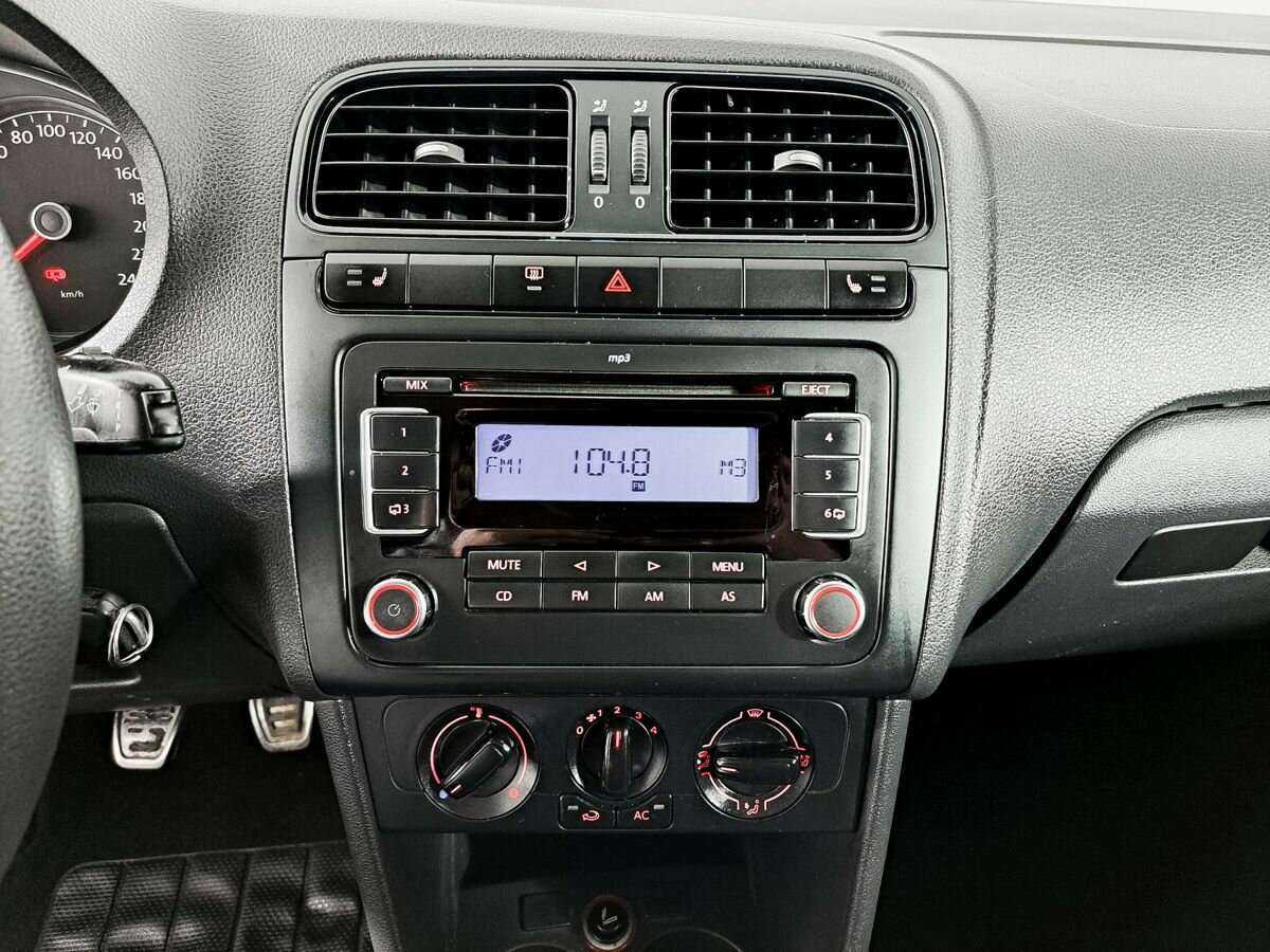 Volkswagen Polo с пробегом — 2011 год. Фото: #12