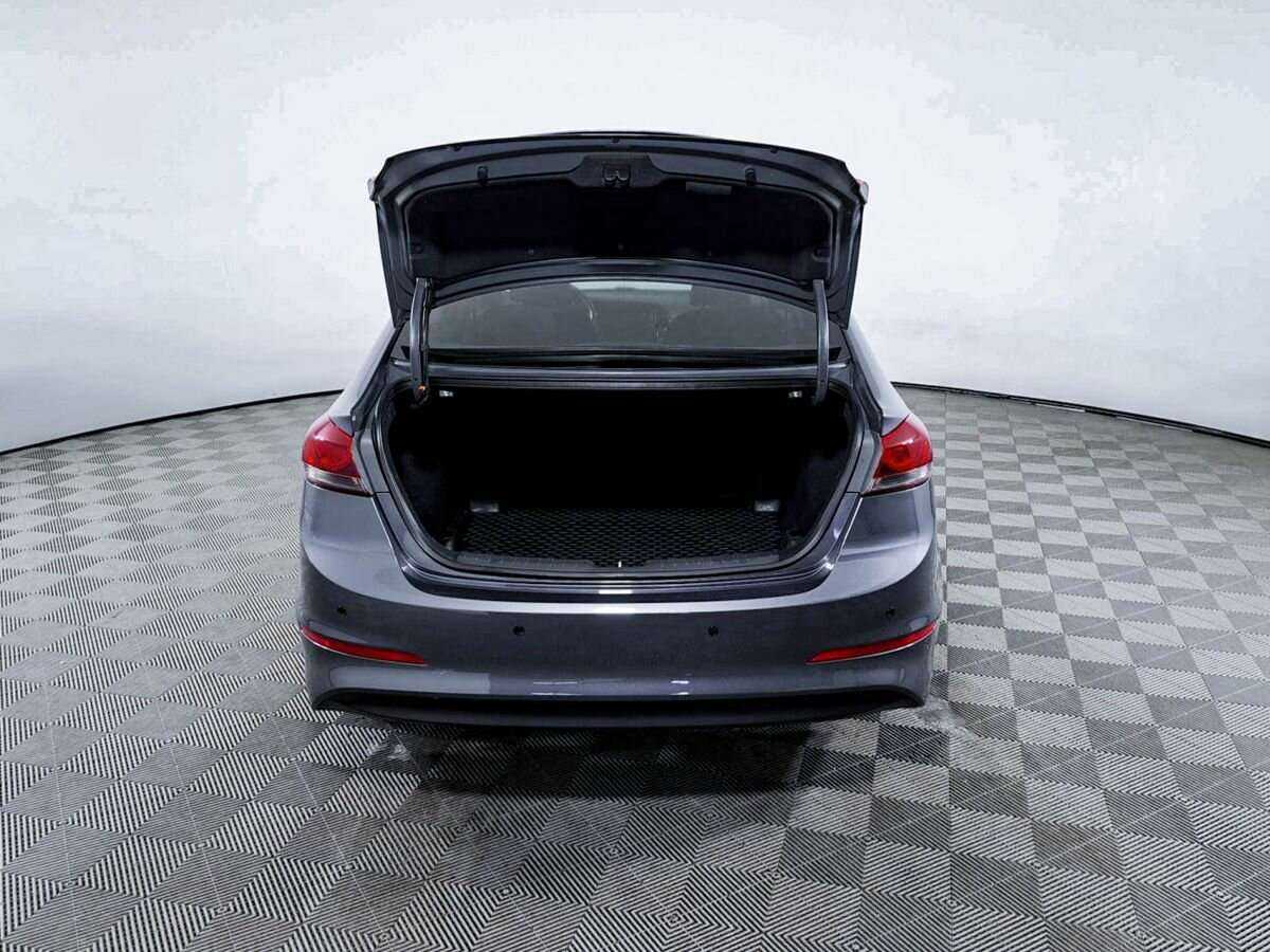 Hyundai Elantra с пробегом — 2018 год. Фото: #9