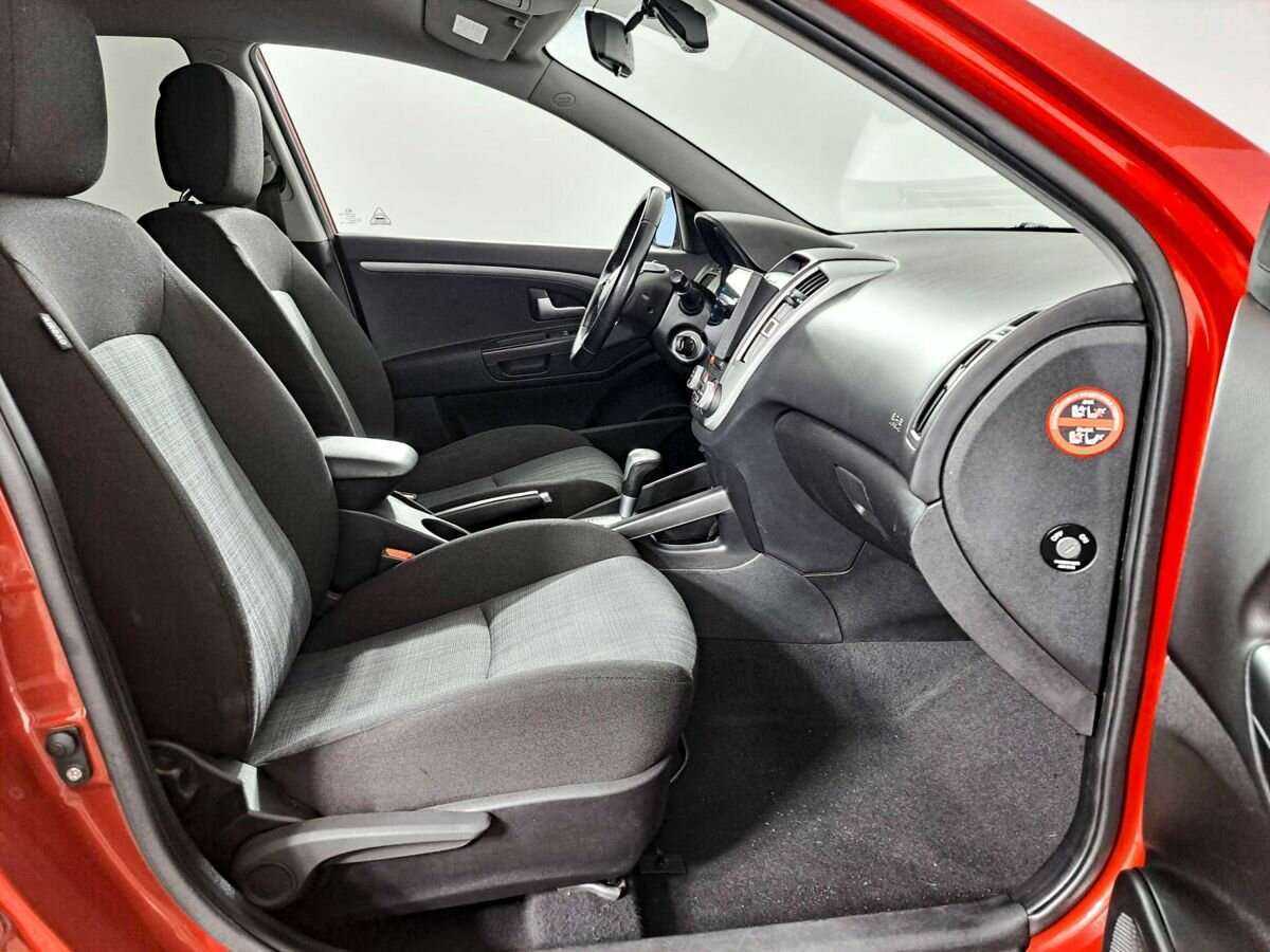 Kia Ceed с пробегом — 2010 год. Фото: #8