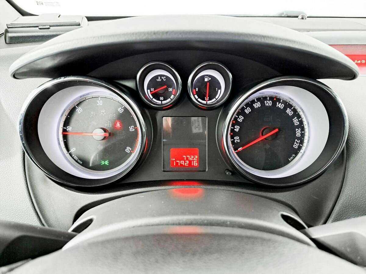 Opel Meriva с пробегом — 2011 год. Фото: #11