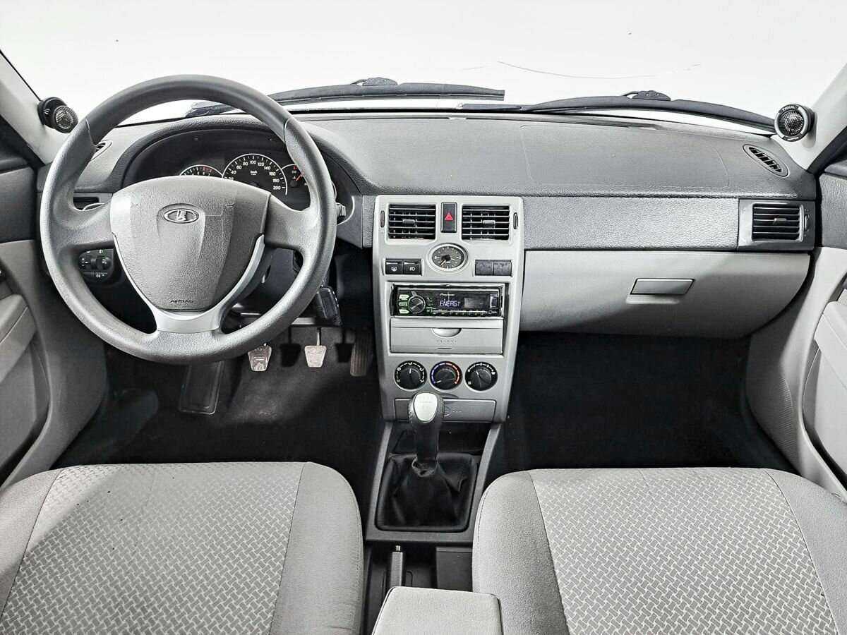 Lada (ВАЗ) Priora с пробегом — 2013 год. Фото: #10