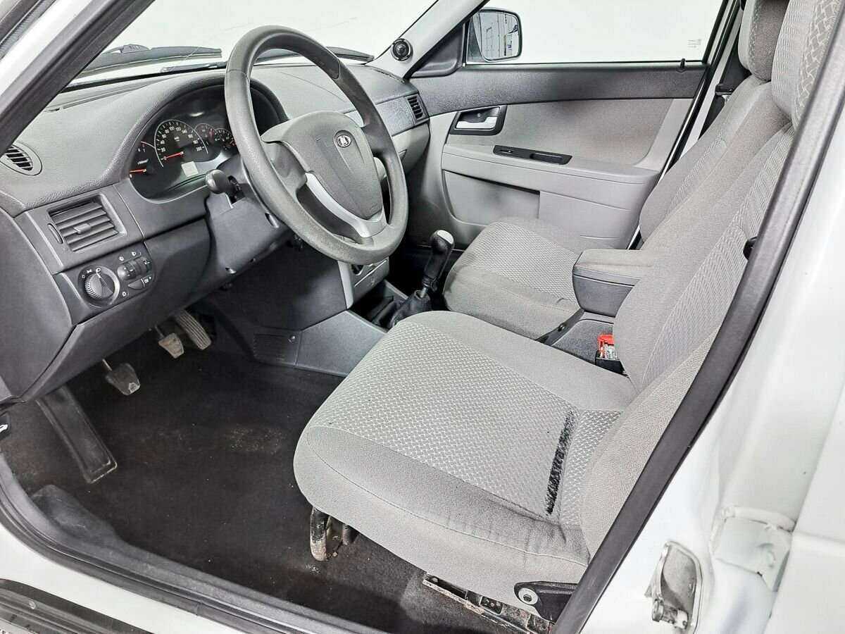 Lada (ВАЗ) Priora с пробегом — 2013 год. Фото: #12