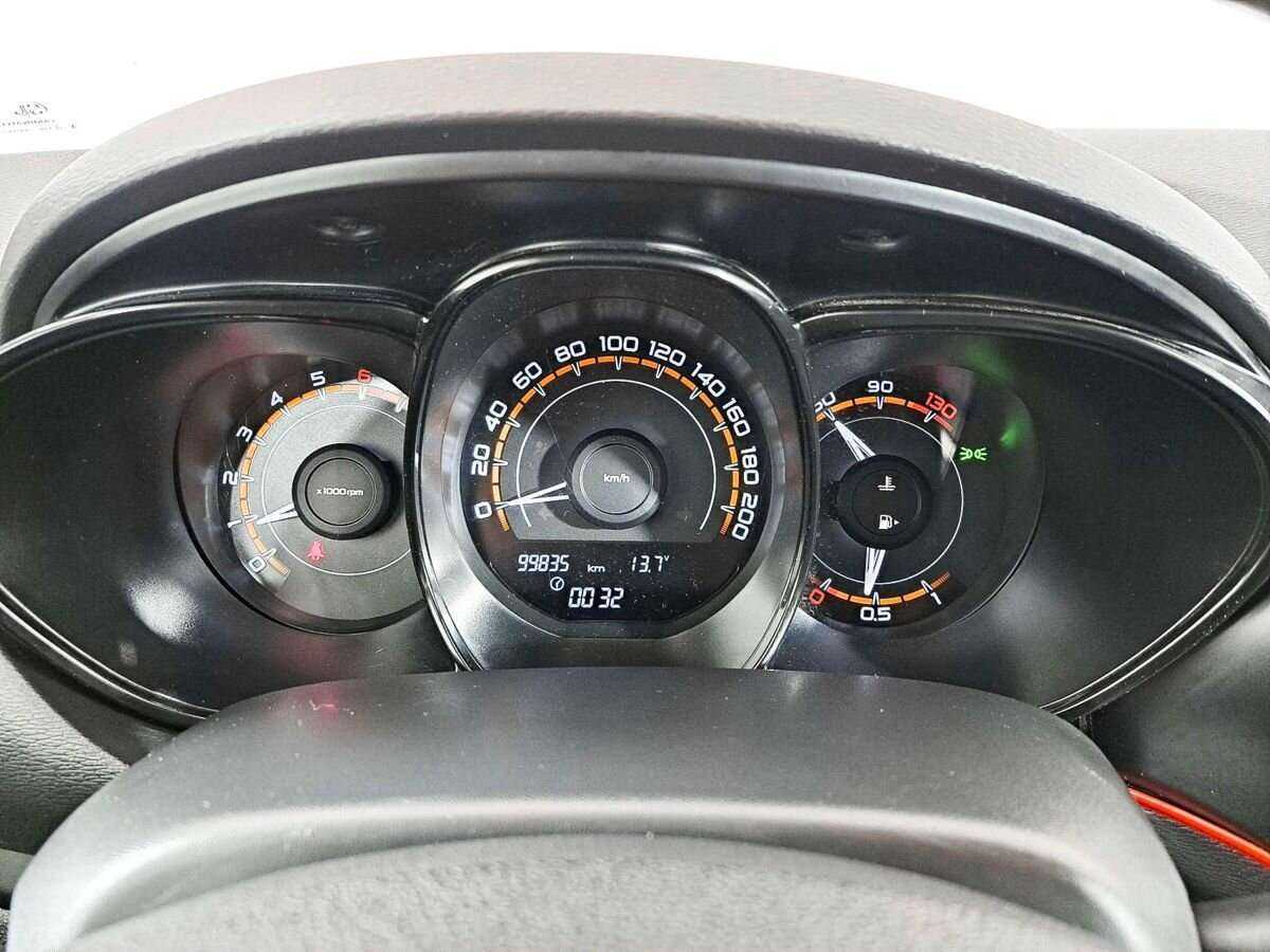 Lada (ВАЗ) Vesta с пробегом — 2018 год. Фото: #10