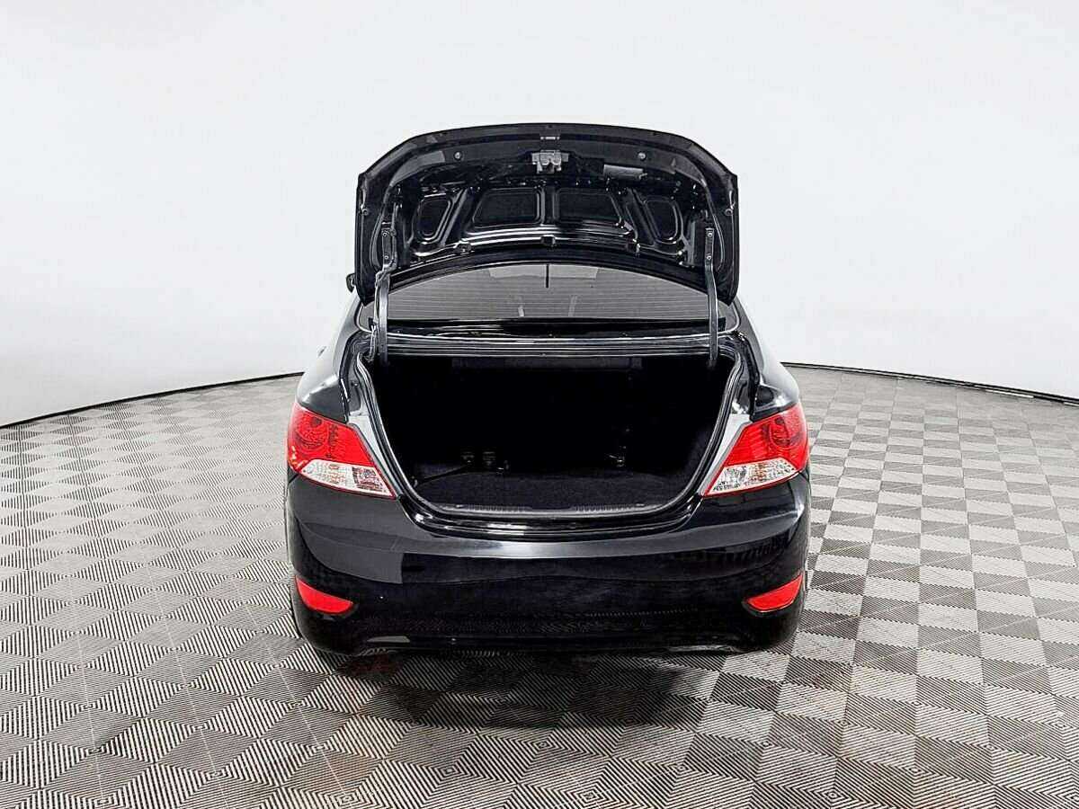 Hyundai Solaris с пробегом — 2011 год. Фото: #7