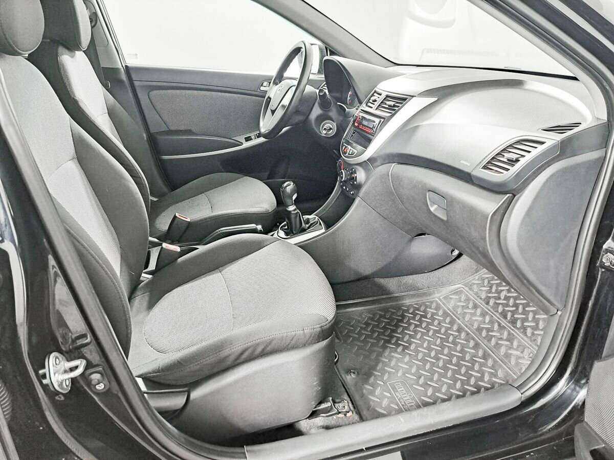 Hyundai Solaris с пробегом — 2011 год. Фото: #8