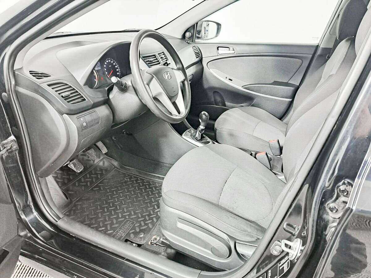 Hyundai Solaris с пробегом — 2011 год. Фото: #13