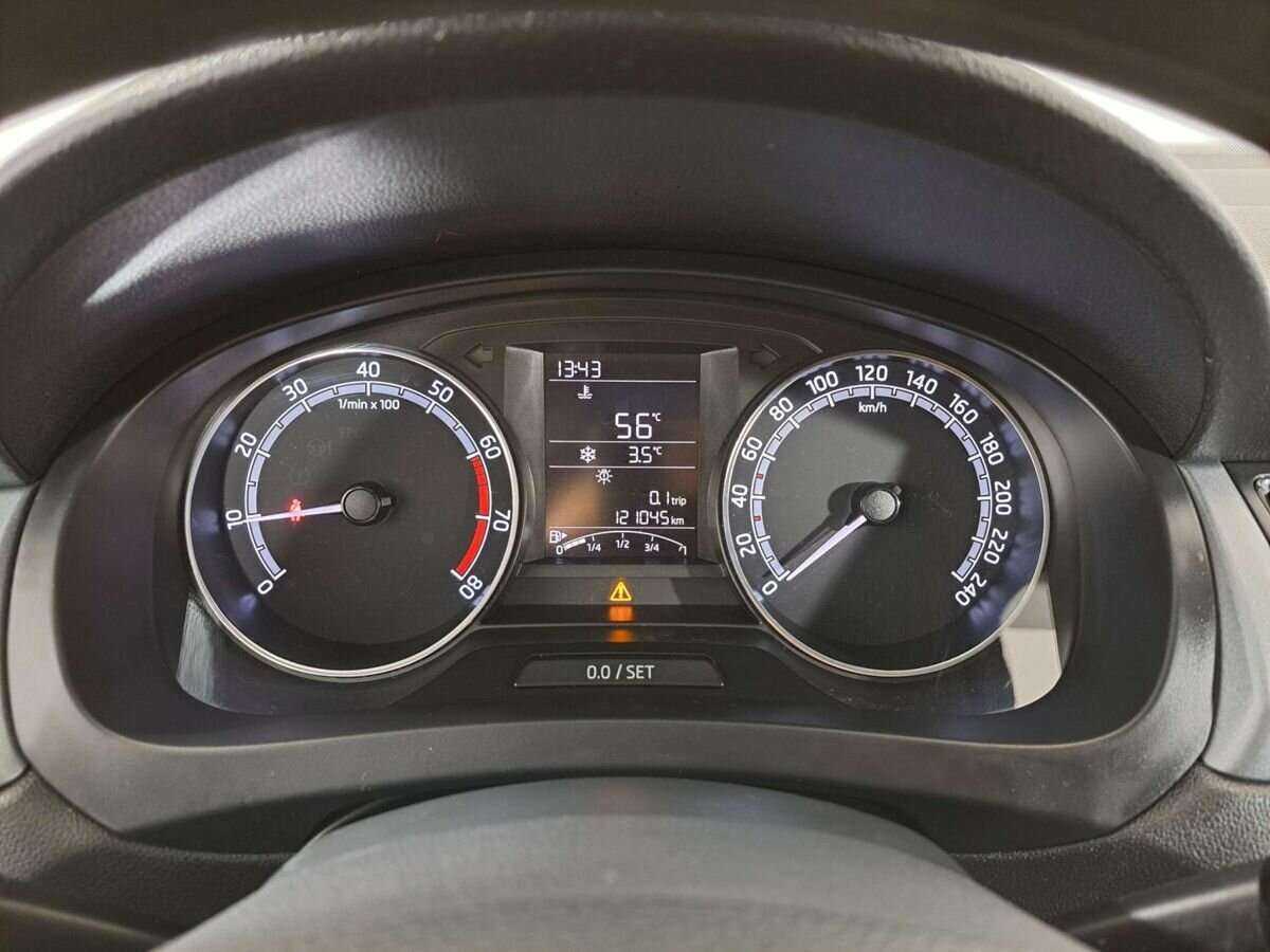 Skoda Rapid с пробегом — 2017 год. Фото: #12