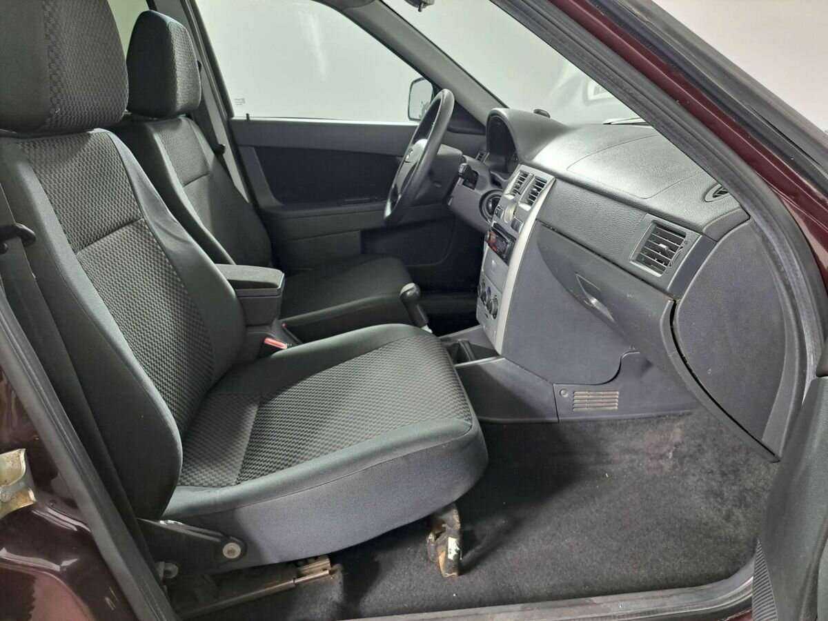 Lada (ВАЗ) Priora с пробегом — 2012 год. Фото: #8