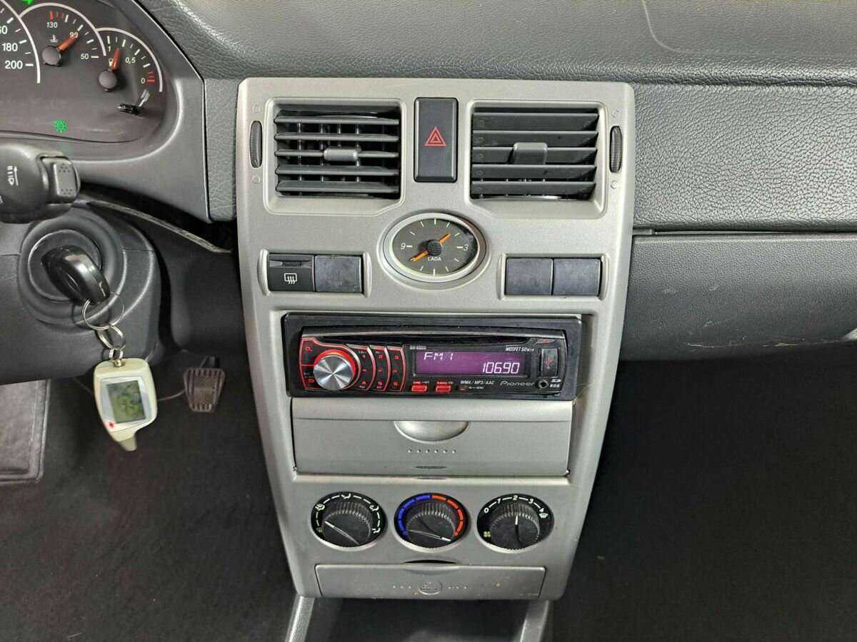 Lada (ВАЗ) Priora с пробегом — 2012 год. Фото: #12