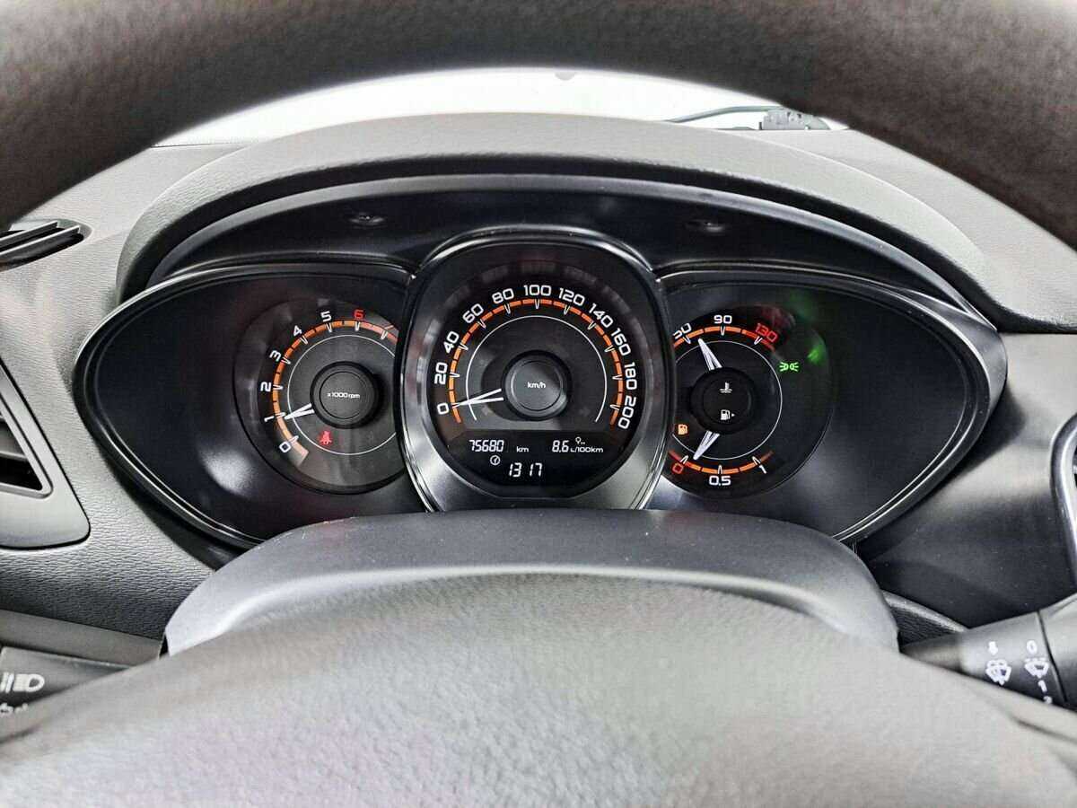 Lada (ВАЗ) Vesta с пробегом — 2017 год. Фото: #10