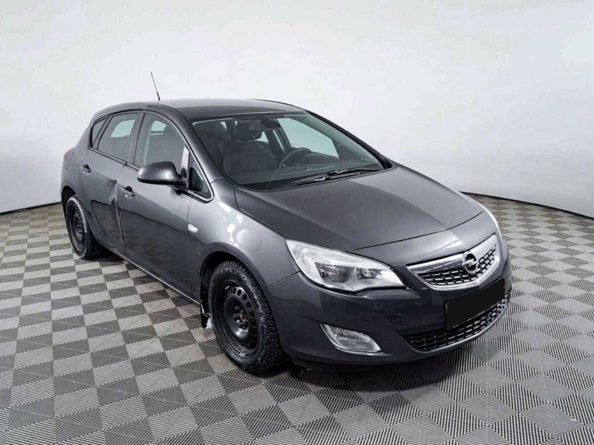 Opel Astra с пробегом — 2011 год. Фото: #2