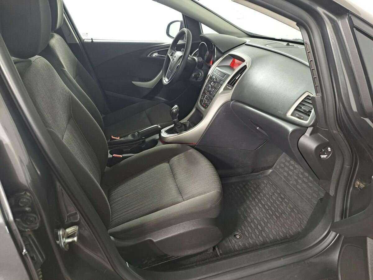 Opel Astra с пробегом — 2011 год. Фото: #7