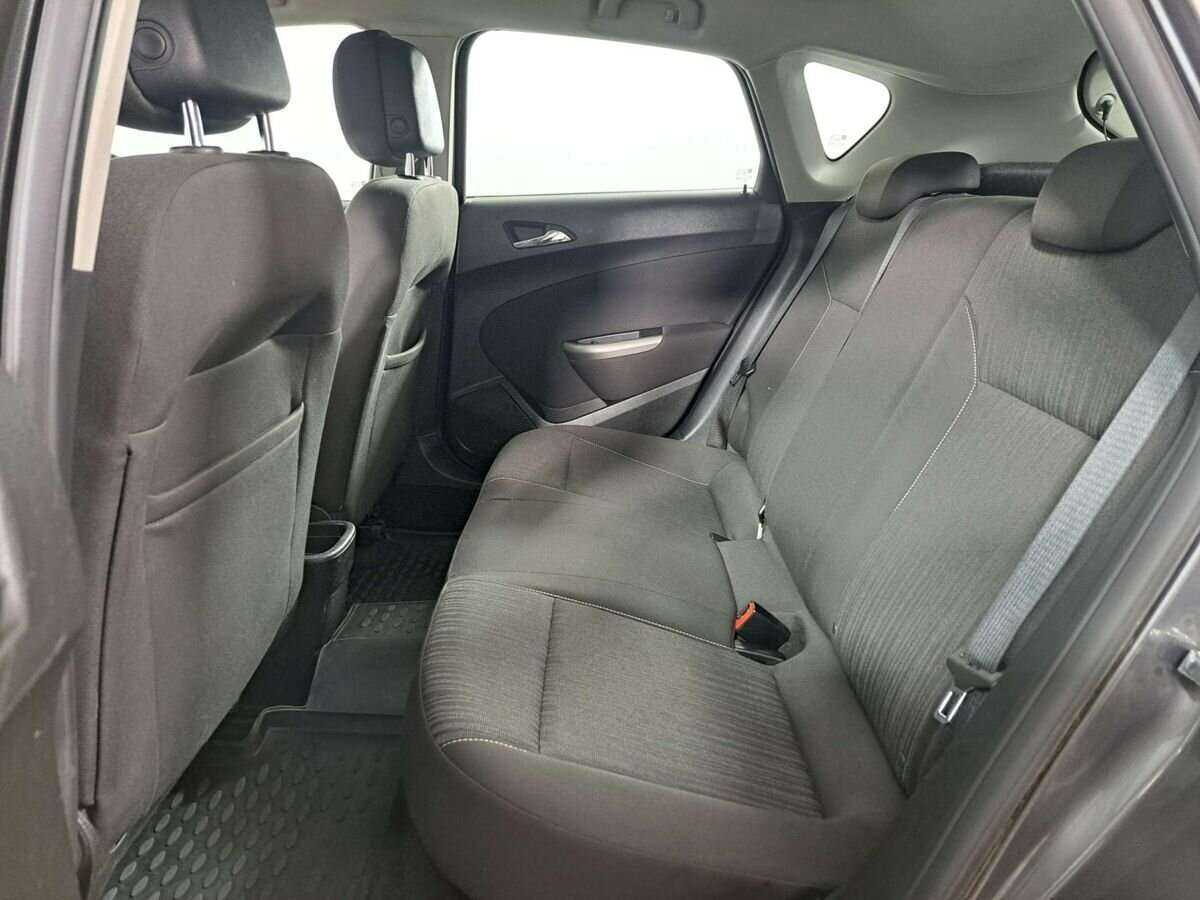 Opel Astra с пробегом — 2011 год. Фото: #8