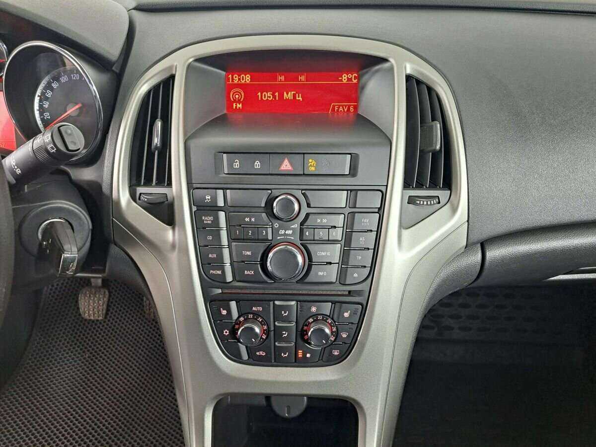 Opel Astra с пробегом — 2011 год. Фото: #11