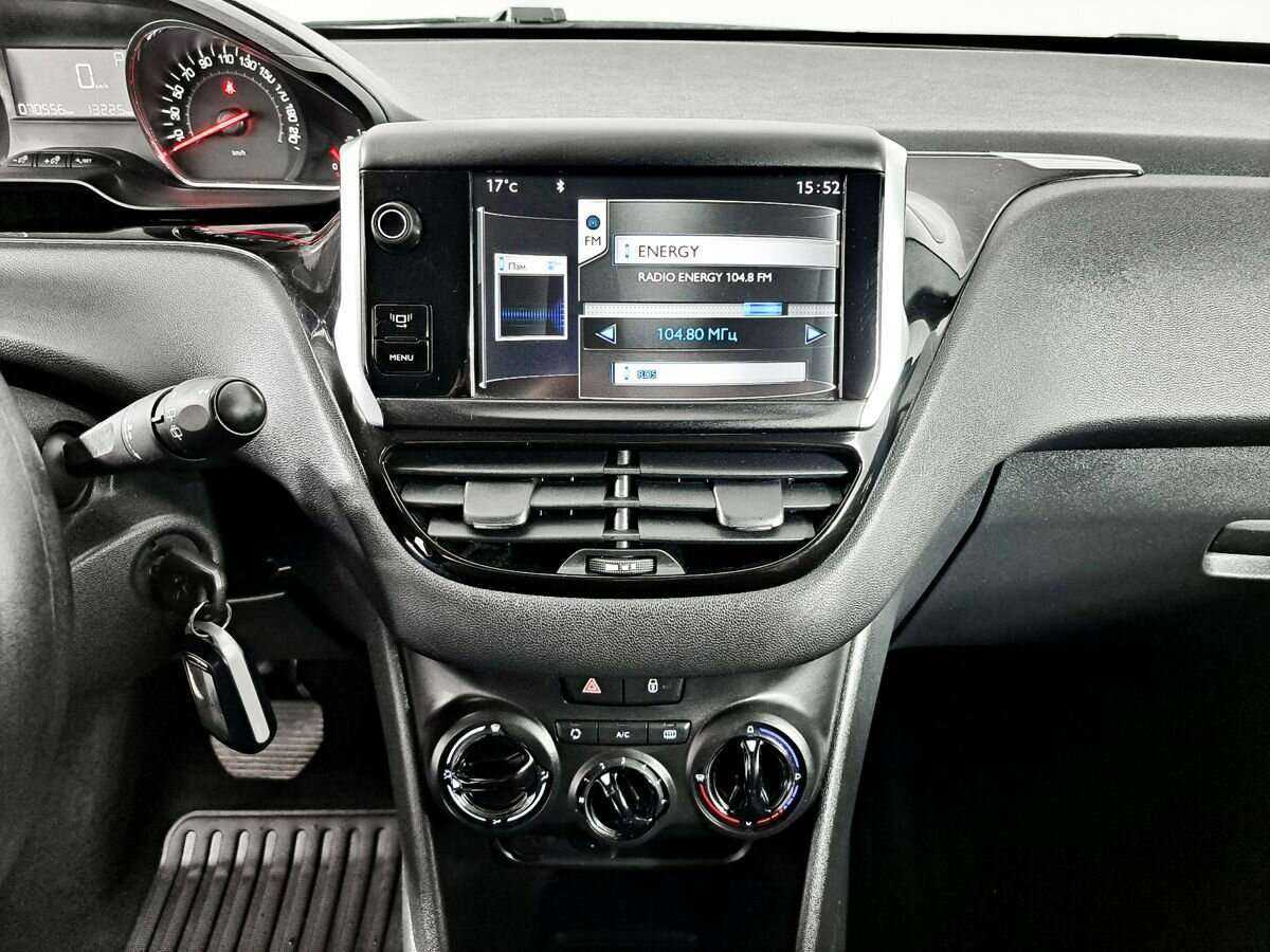 Peugeot 208 с пробегом — 2013 год. Фото: #12