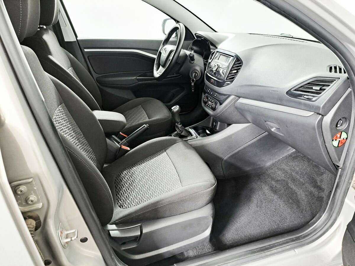 Lada (ВАЗ) Vesta с пробегом — 2019 год. Фото: #5