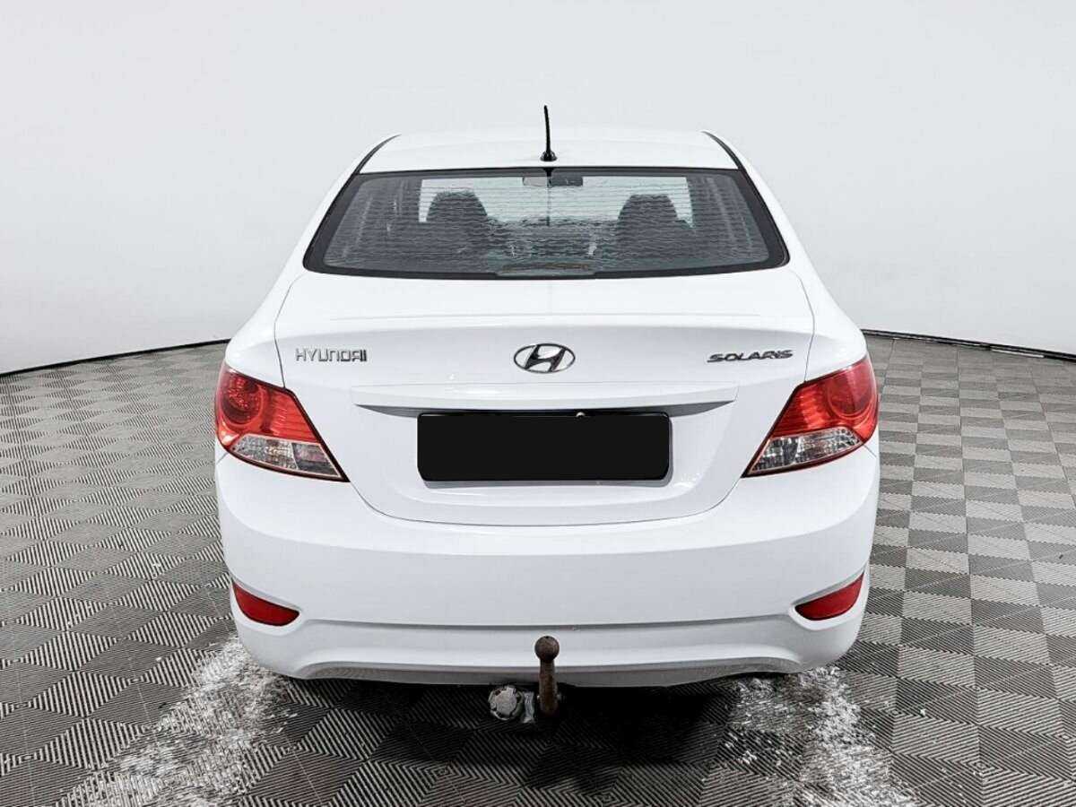 Hyundai Solaris с пробегом — 2013 год. Фото: #5