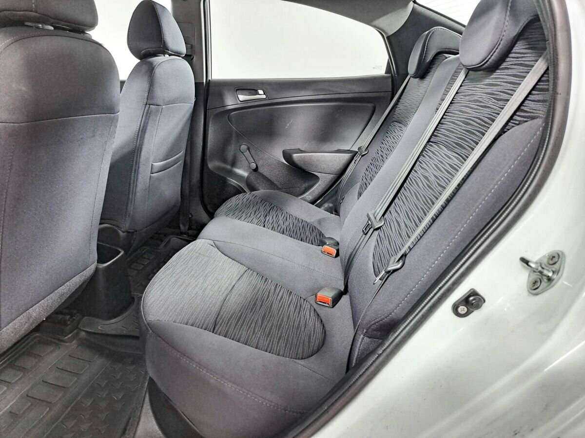 Hyundai Solaris с пробегом — 2014 год. Фото: #9