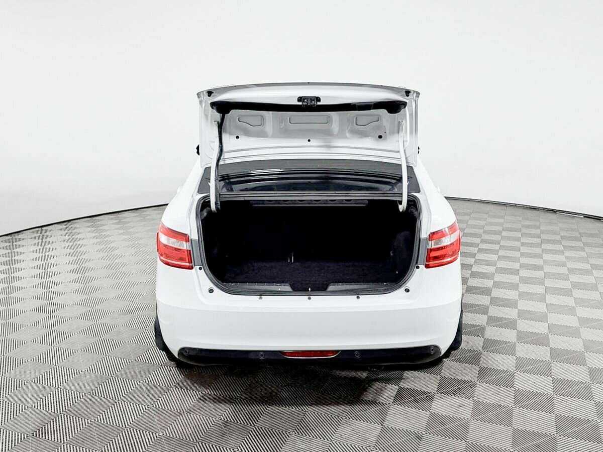 Lada (ВАЗ) Vesta с пробегом — 2019 год. Фото: #7