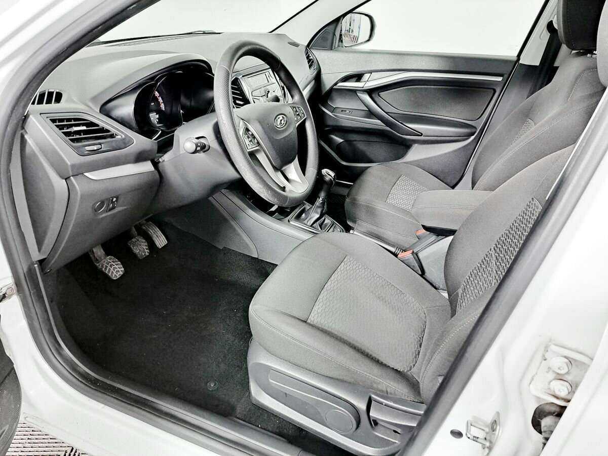 Lada (ВАЗ) Vesta с пробегом — 2019 год. Фото: #13