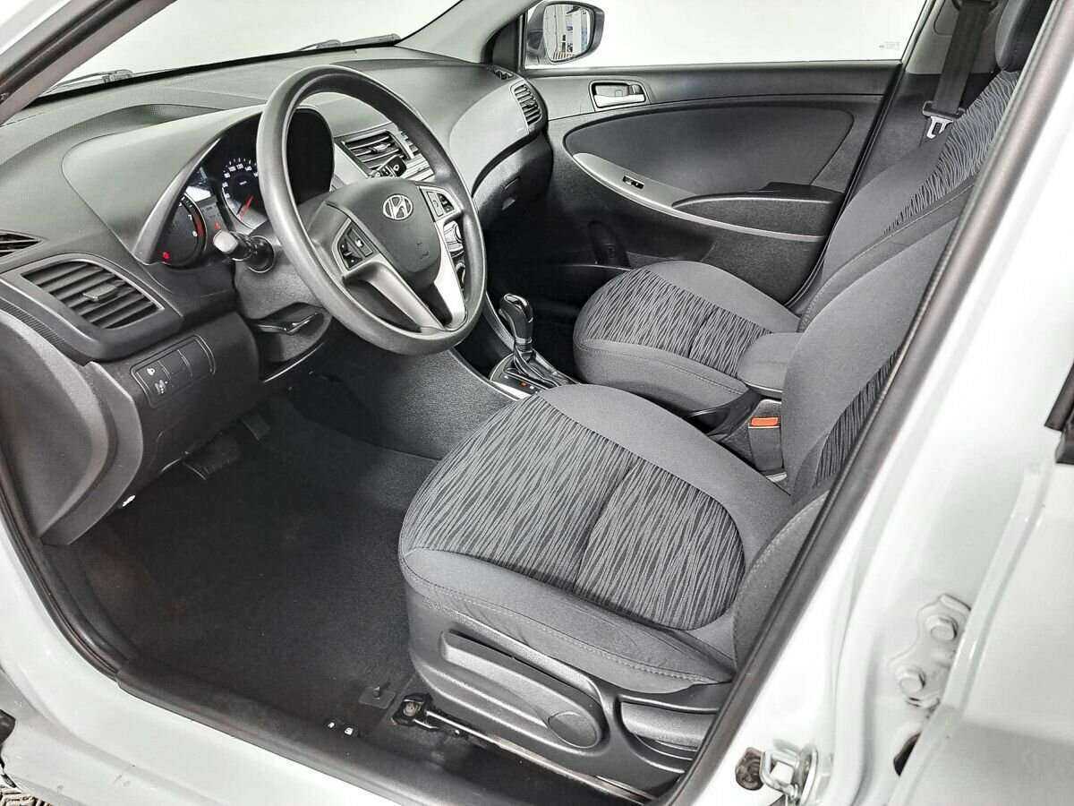 Hyundai Solaris с пробегом — 2015 год. Фото: #11