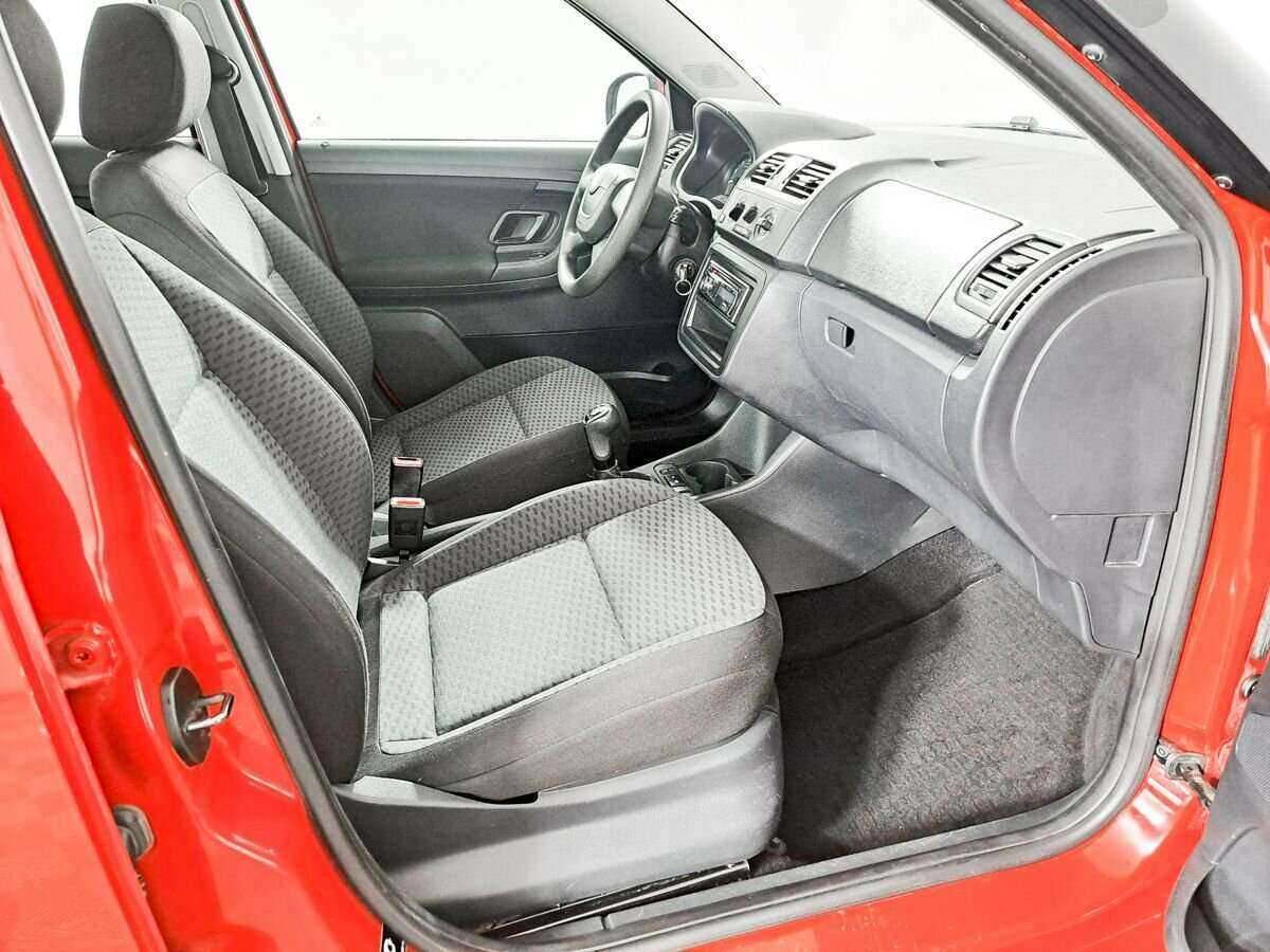 Skoda Fabia с пробегом — 2010 год. Фото: #8