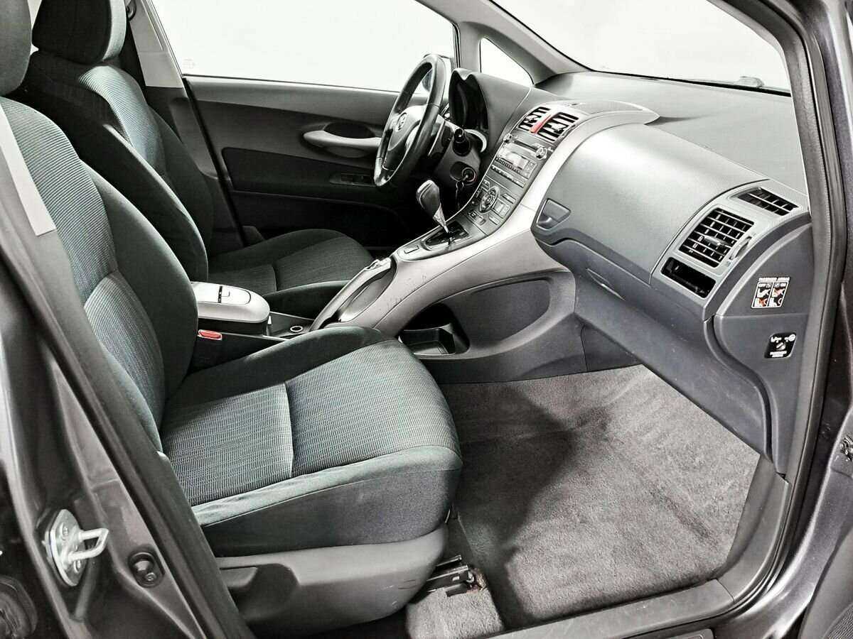 Toyota Auris с пробегом — 2008 год. Фото: #8