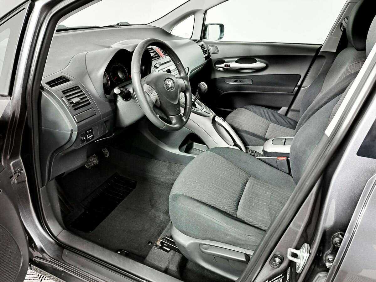 Toyota Auris с пробегом — 2008 год. Фото: #13