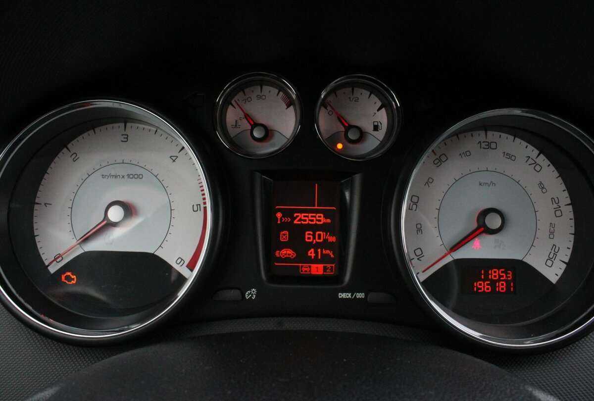 Peugeot 408 с пробегом — 2014 год. Фото: #7