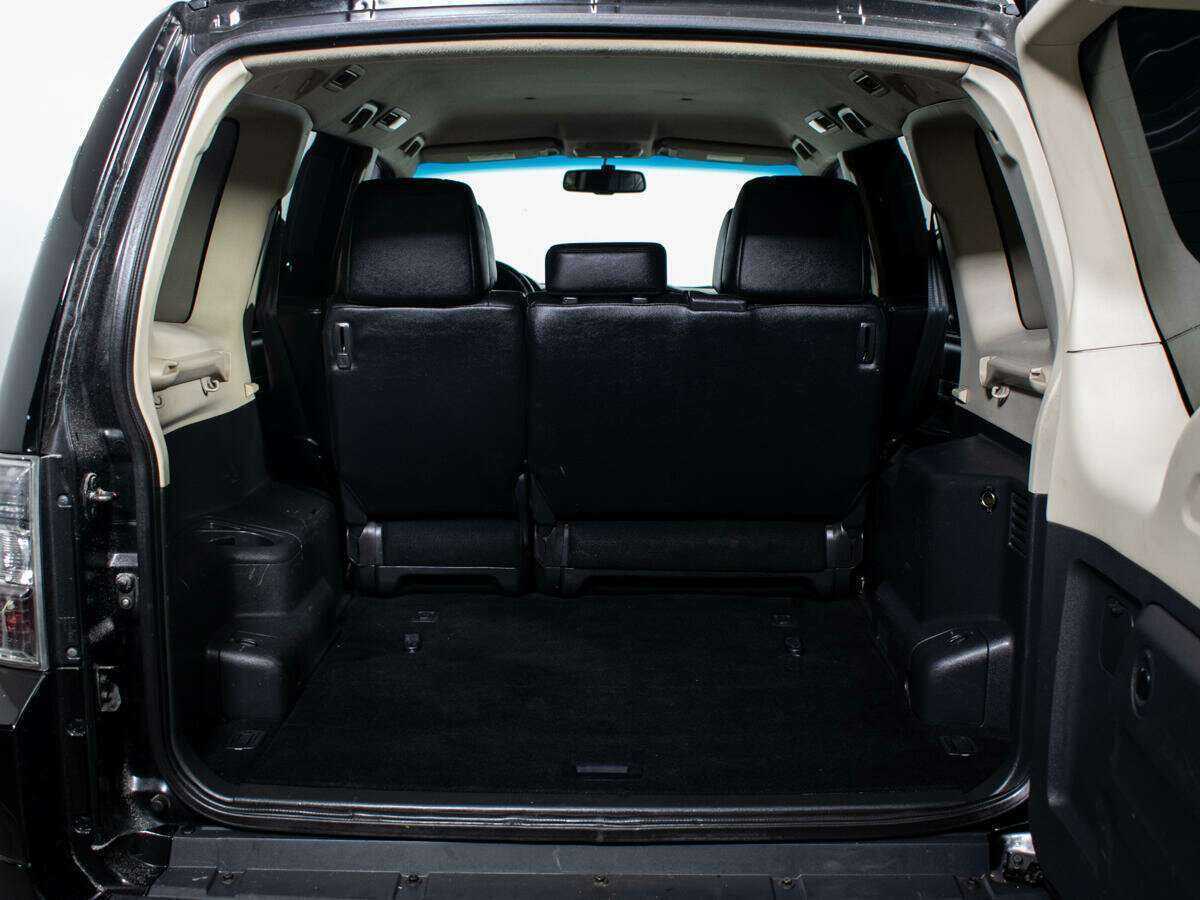 Mitsubishi Pajero с пробегом — 2015 год. Фото: #11