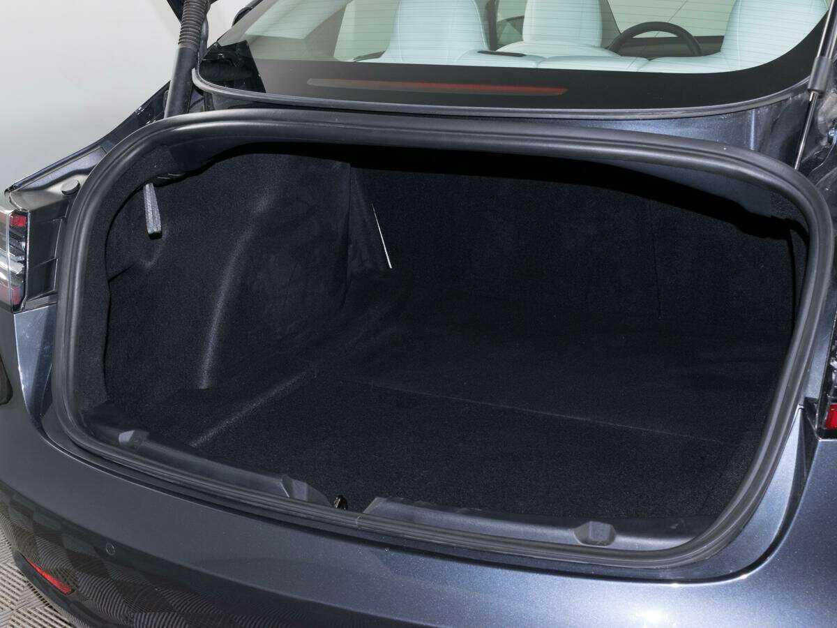 Tesla Model 3 с пробегом — 2022 год. Фото: #6