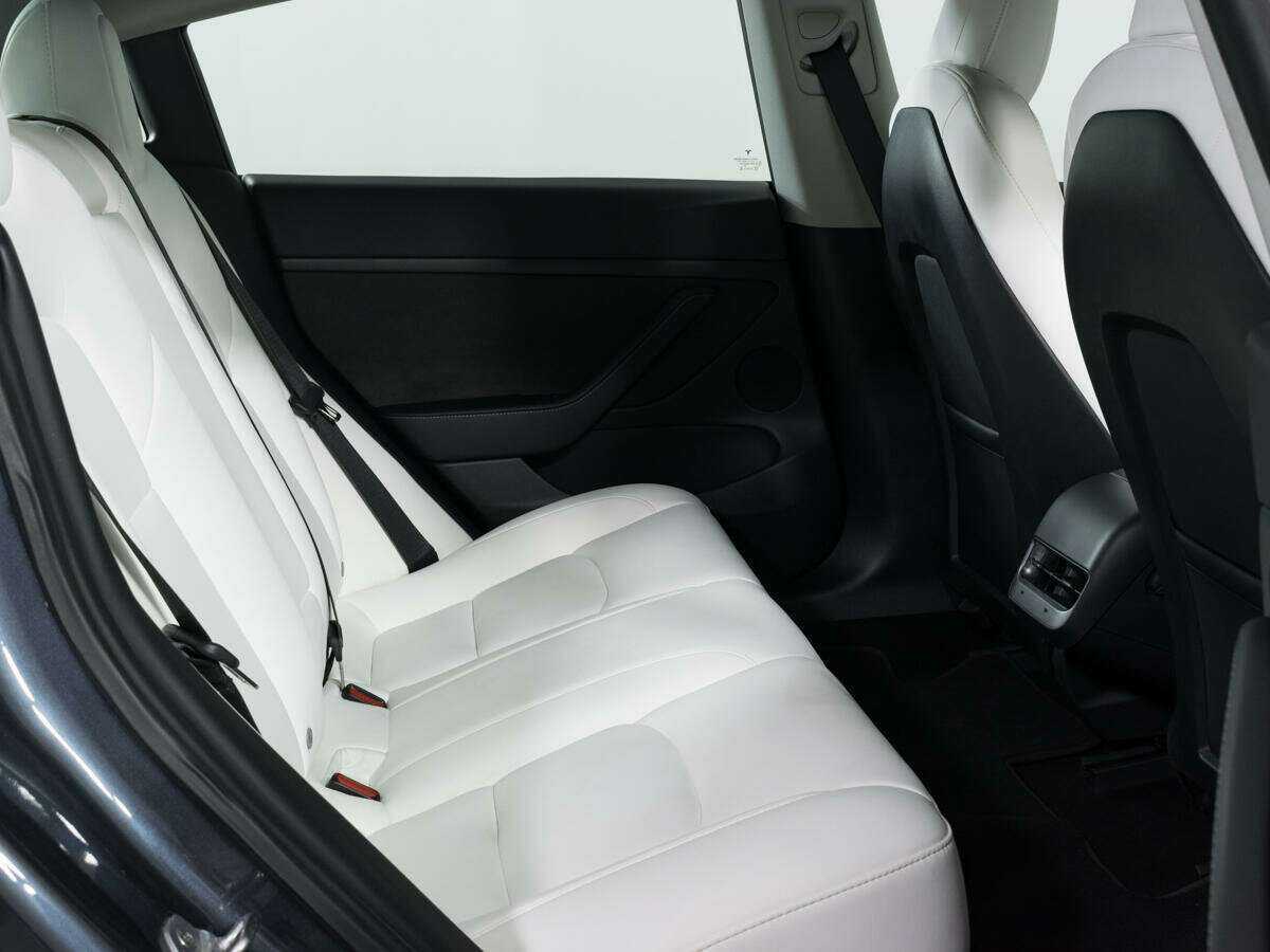 Tesla Model 3 с пробегом — 2022 год. Фото: #8