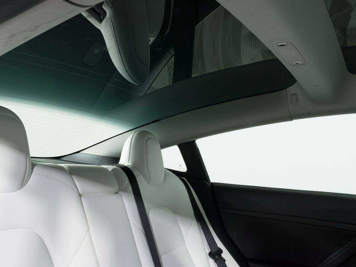 Tesla Model 3 с пробегом — 2022 год. Фото: #12