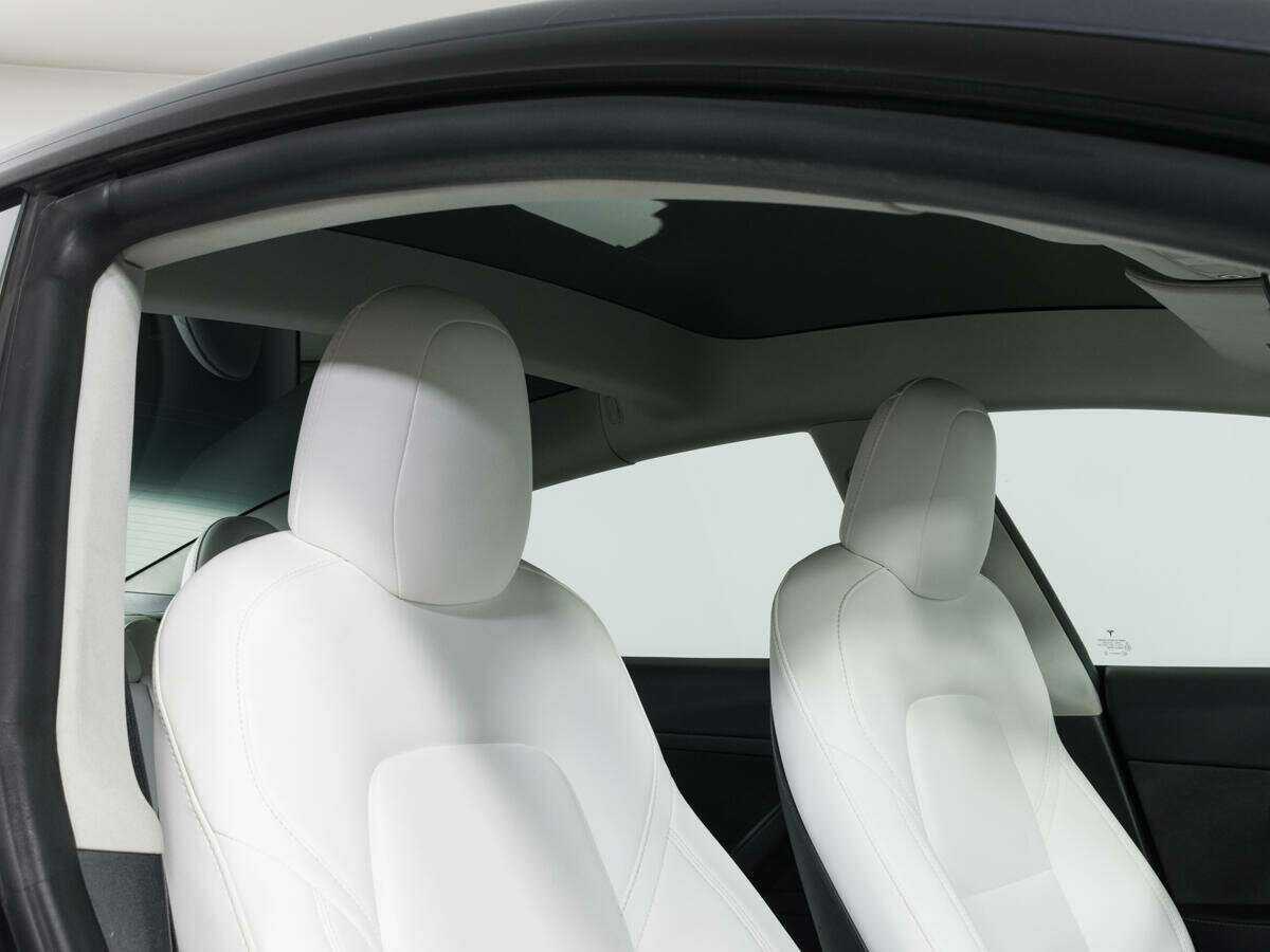 Tesla Model 3 с пробегом — 2022 год. Фото: #13