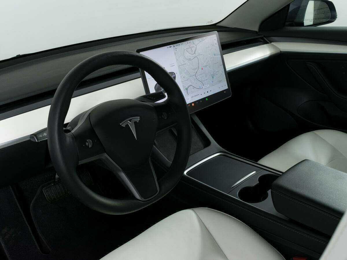Tesla Model 3 с пробегом — 2022 год. Фото: #16