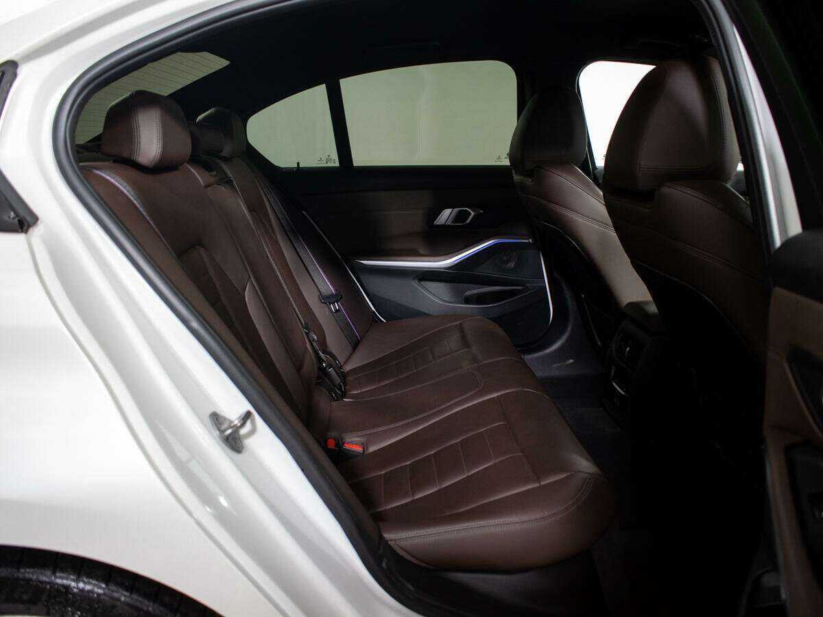 BMW 3 серии с пробегом — 2021 год. Фото: #7